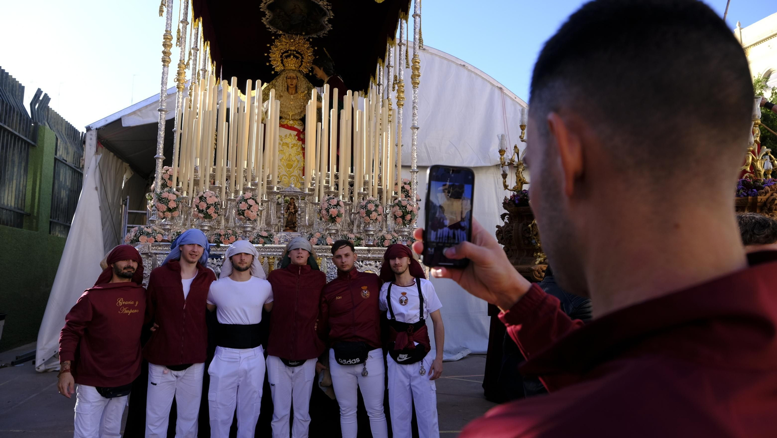 Coronación desaría al viento en su estación de Penitencia