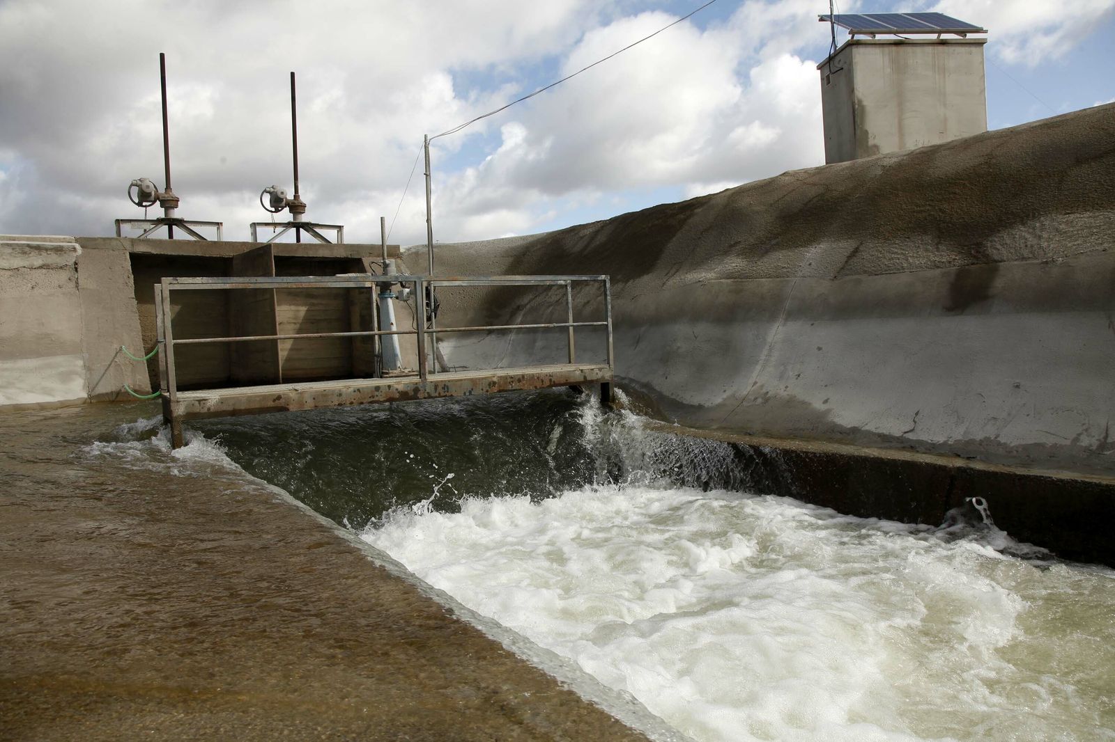 Conducción de agua del túnel de San Silvestre.