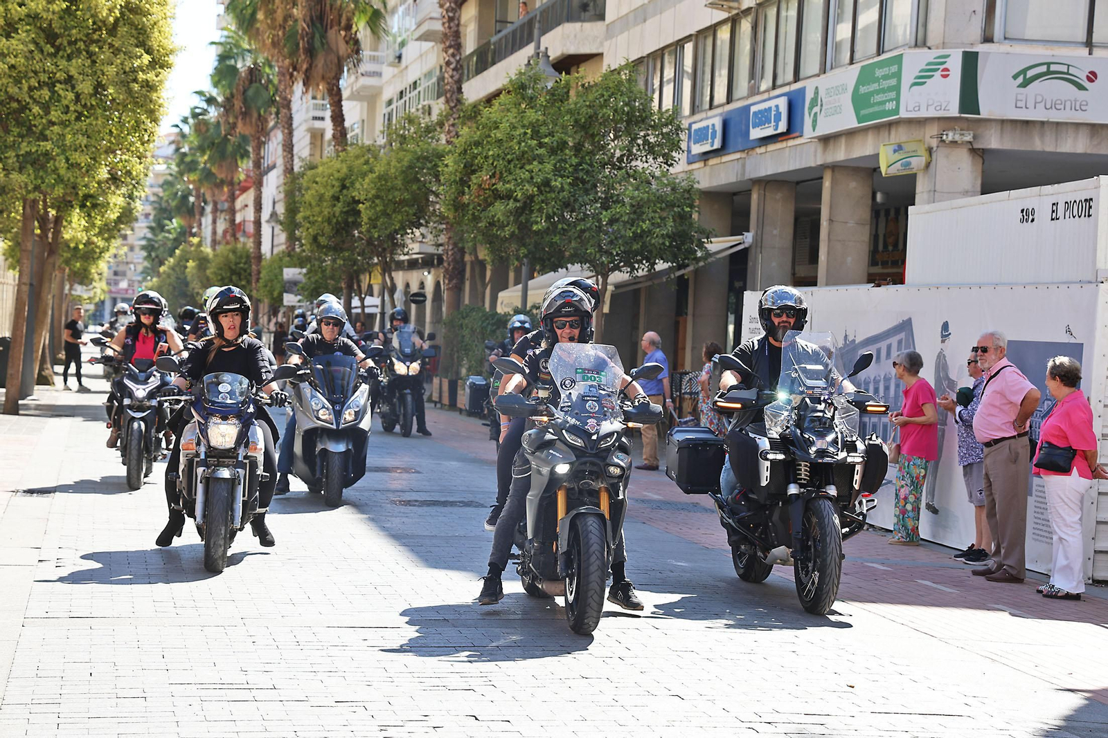 Imágenes del Rastrillo solidario de la Fundación Laberinto