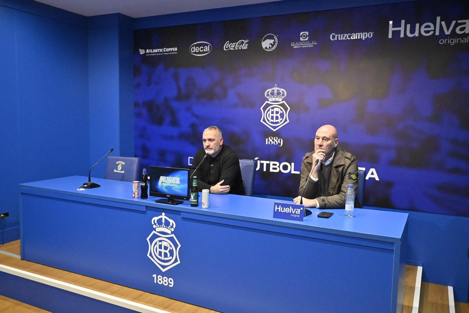 Imágenes de la presentación de Arzu como nuevo entrenador del Recreativo de Huelva