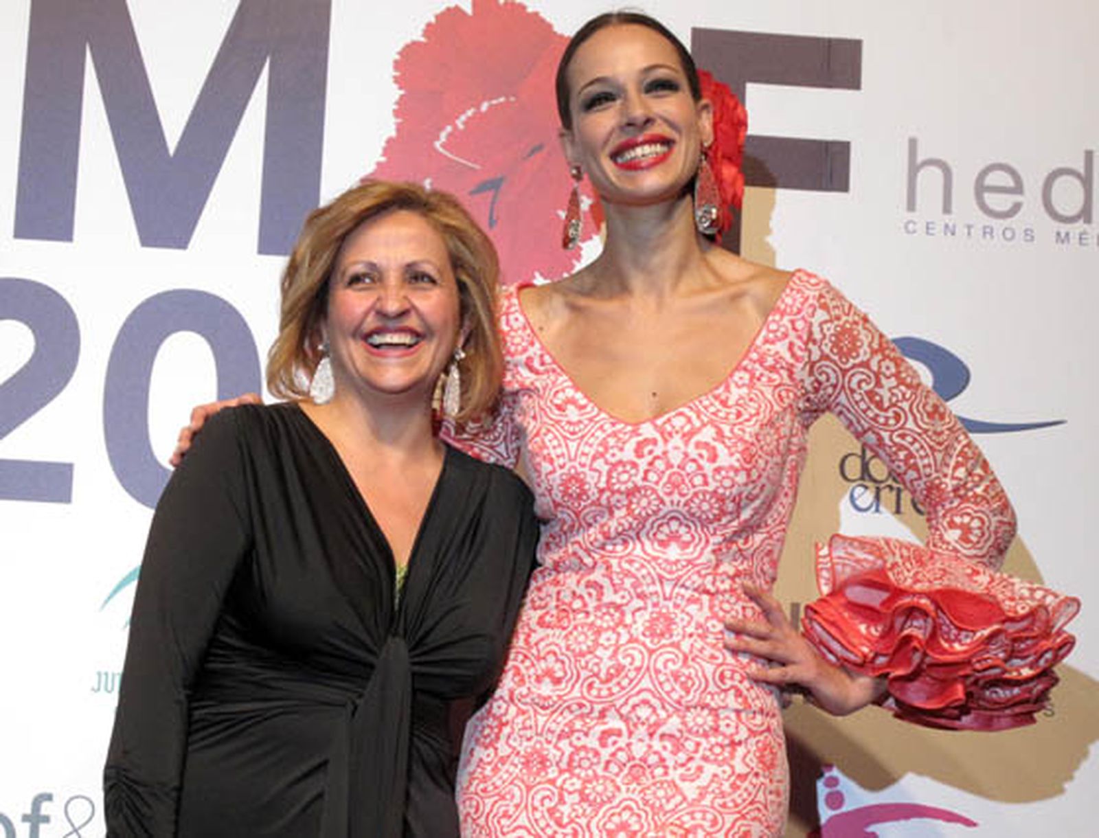 La diseñadora Mari Carmen Cruz, con la modelo y ex miss España sevillana Eva González.

Foto: Victoria Ramírez