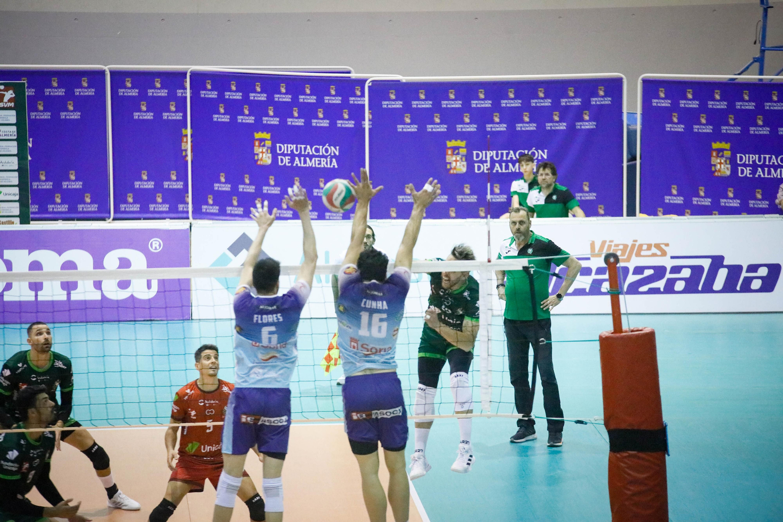 Imágenes del partido entre Unicaja Almería y Grupo Herce Soria