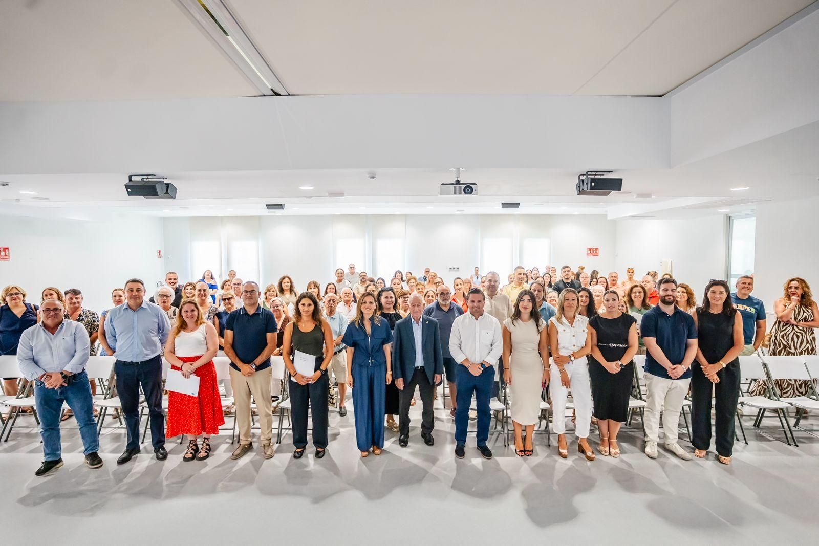 Foto de familia con las 82 entidades beneficiarias.