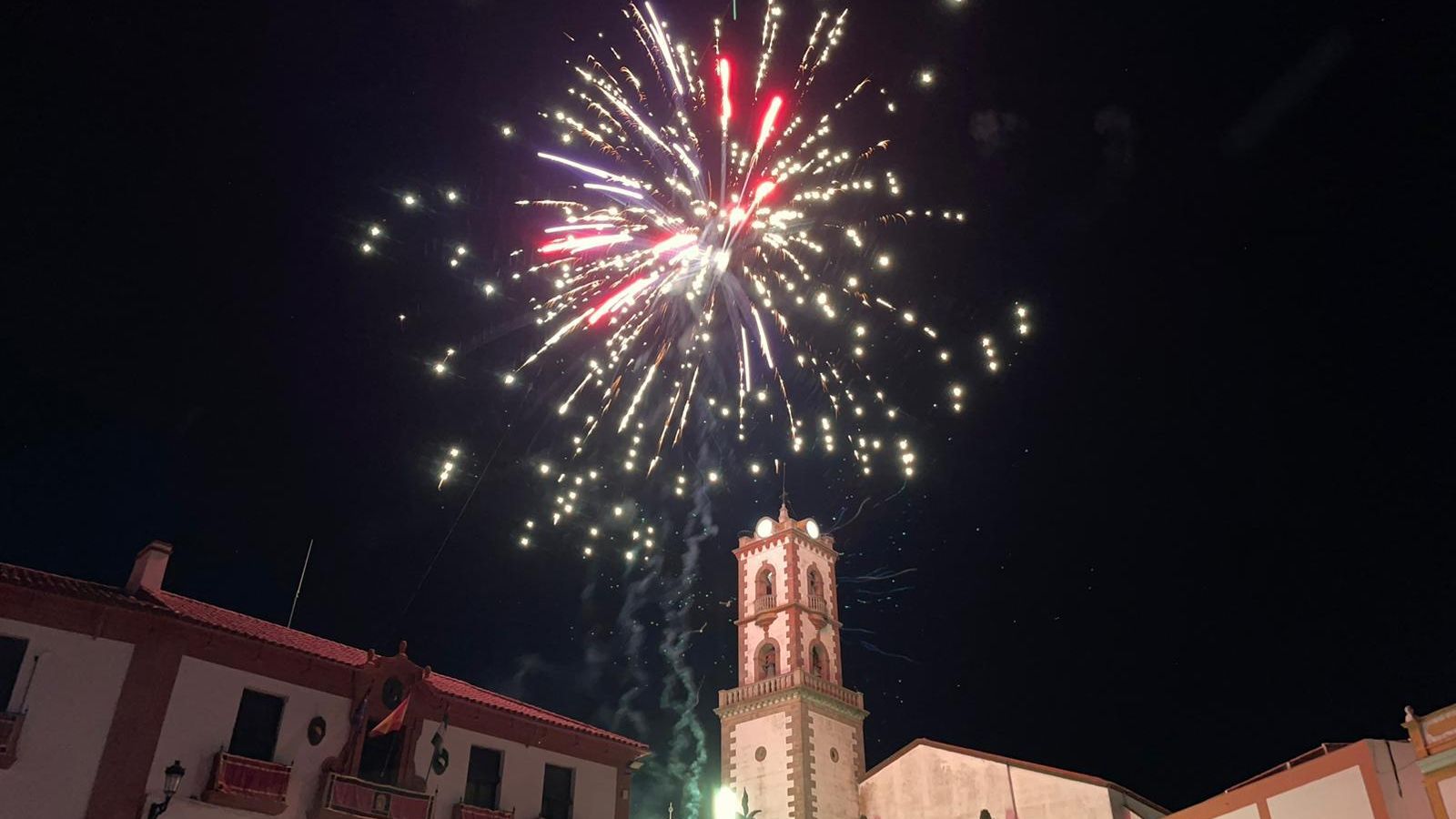 Fuegos artificiales en la plaza Lope de Vega.