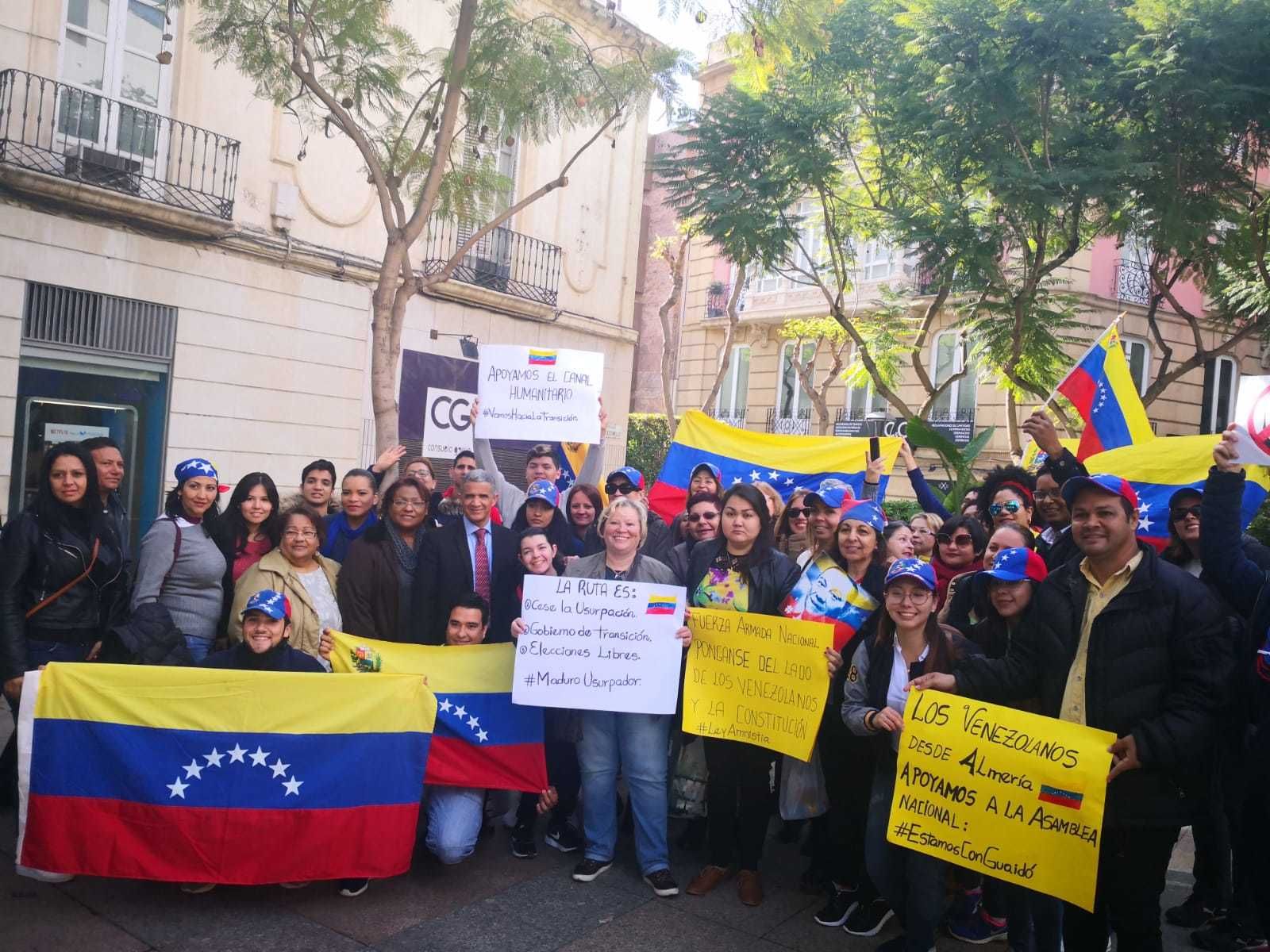 Los venezolanos de Almería se manifiestan contra Maduro