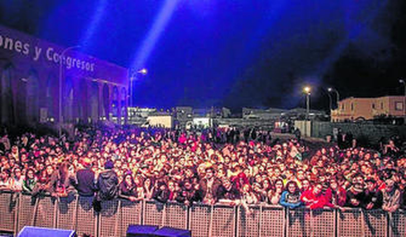 Un millar de personas se dieron cita para presenciar este festival.