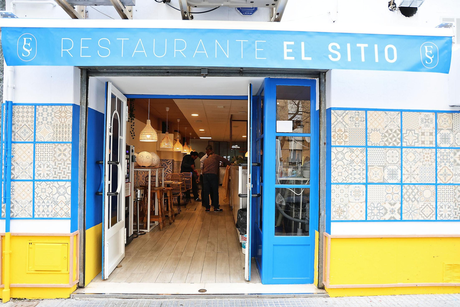 Imágenes del cambio radical de un bar de Huelva tras el paso de Chicote en 'Pesadilla en la cocina'