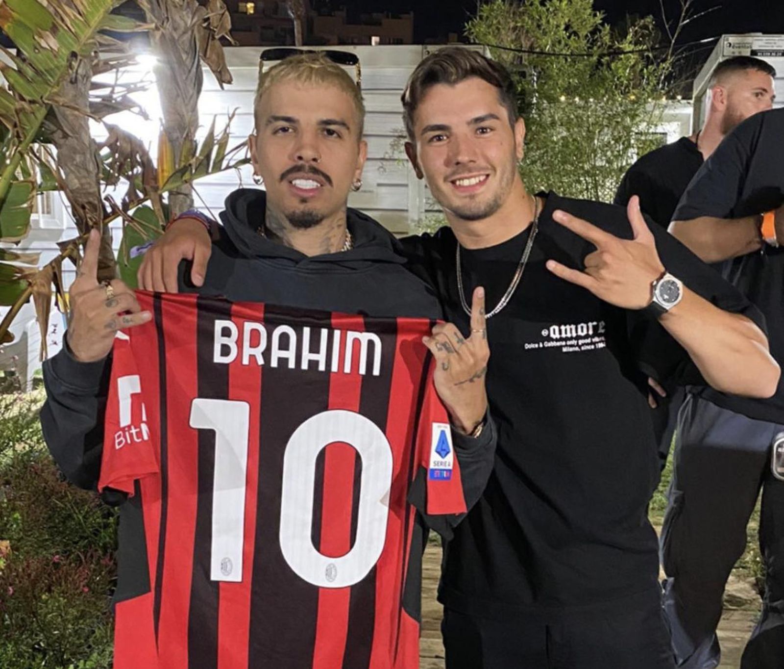 Rauw Alejandro, con la camiseta de Brahim.
