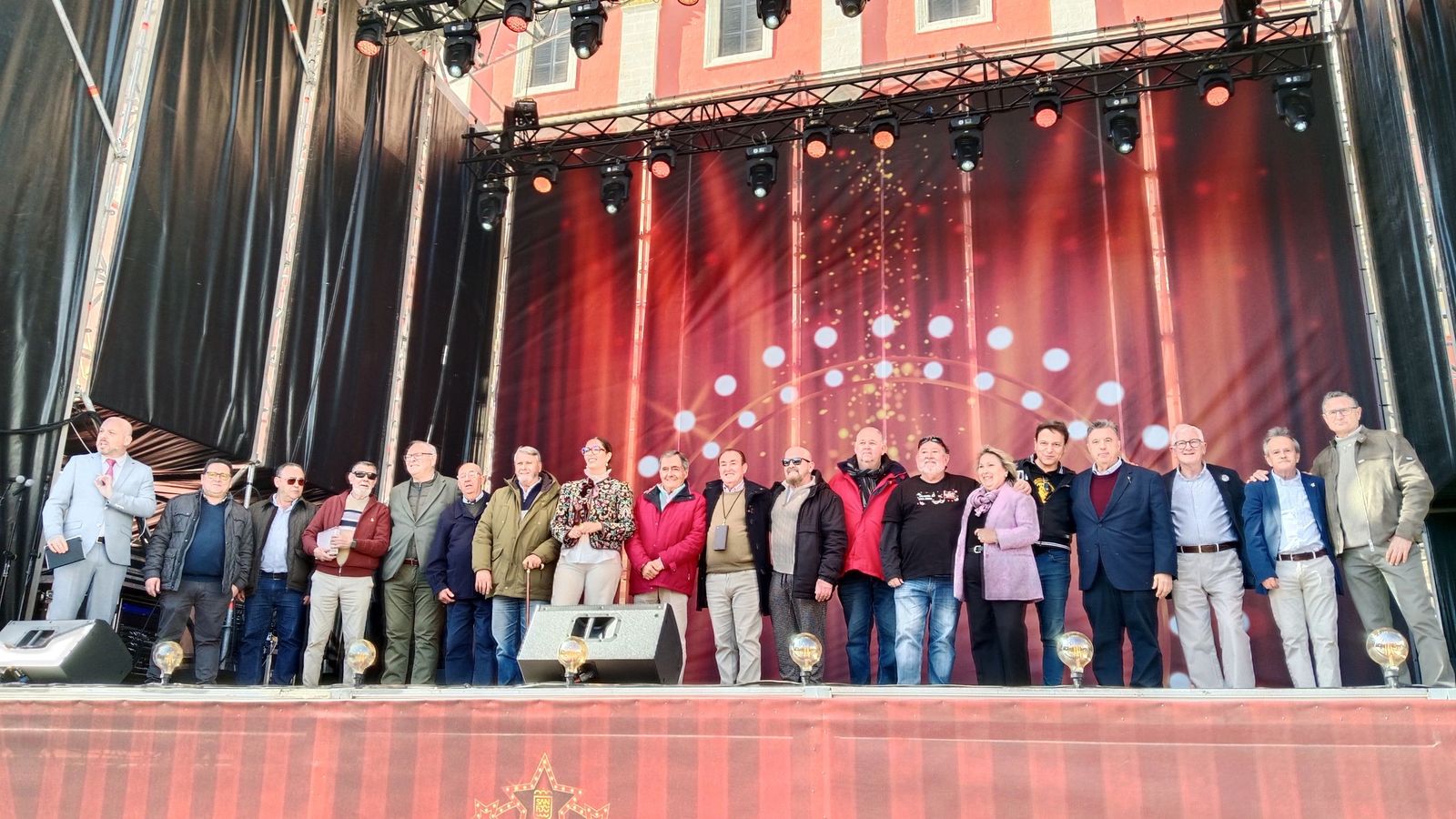 Carnaval 2026 en San Fernando: las peñas entregan sus reconocimientos para abrir la fiesta en la plaza del Rey