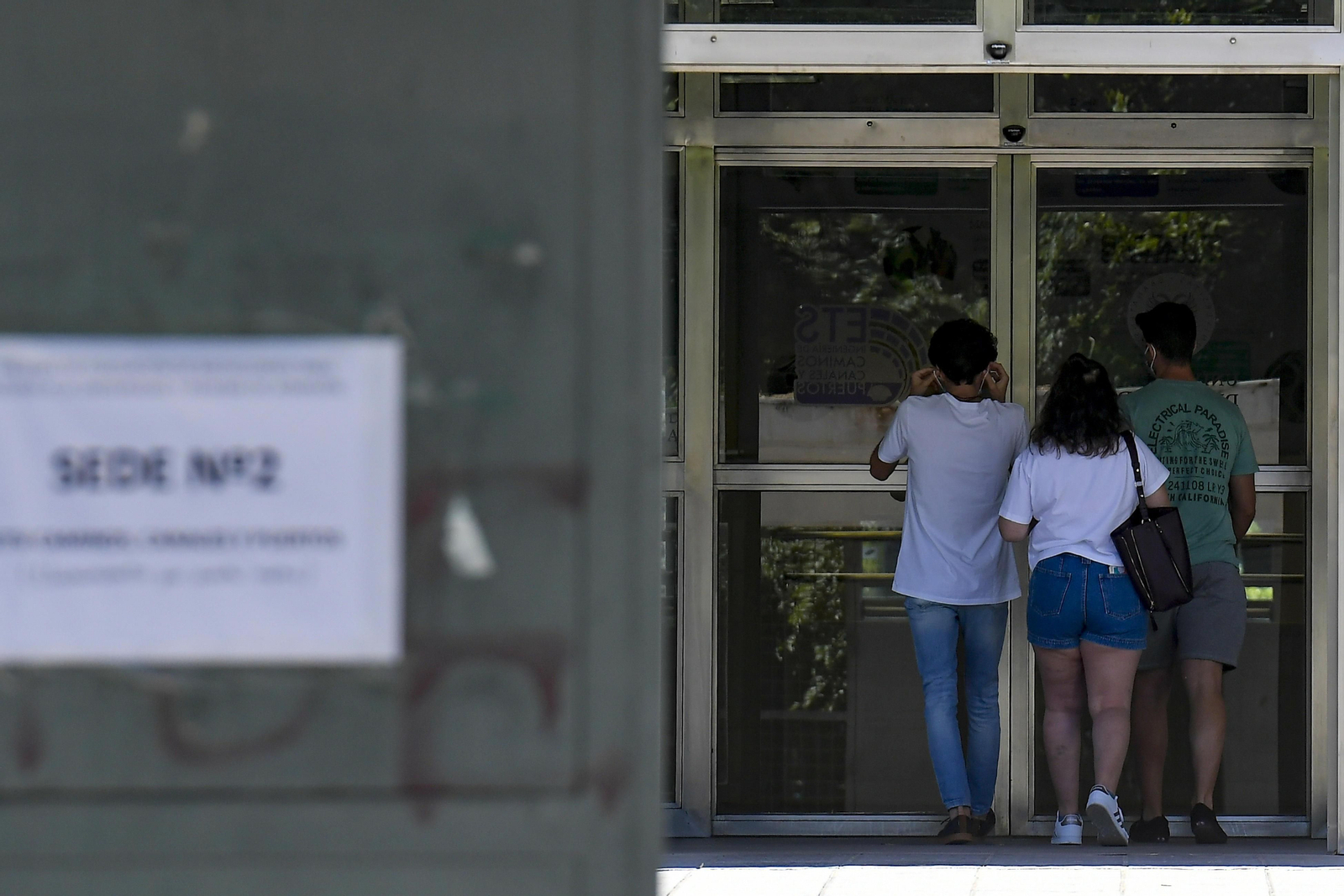 Entrada en una de las sedes de la UGR, en la ETS de Caminos, Canales y Puertos.