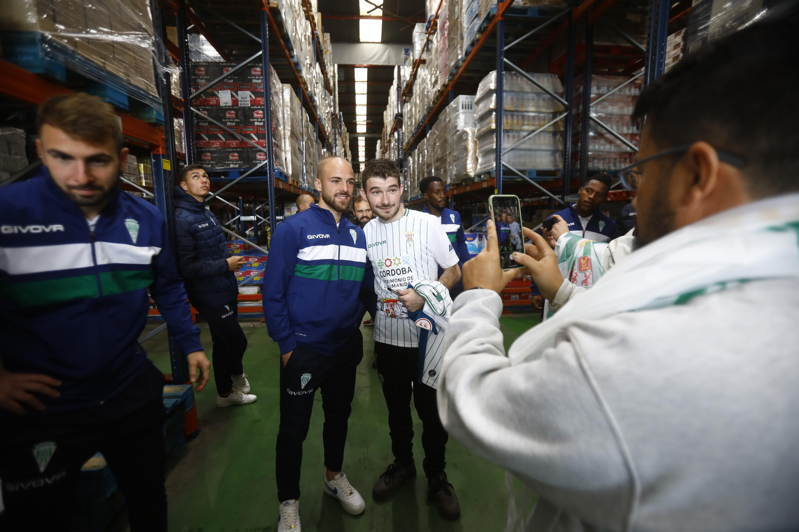 La visita institucional del Córdoba CF a Supermercados Piedra, en imágenes