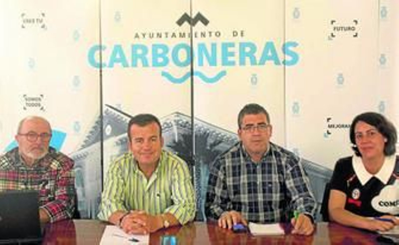 El alcalde, Salvador Hernández, ha presentado la sede electrónica de la página web. El alcalde, Salvador Hernández, ha presentado la sede electrónica de la página web.