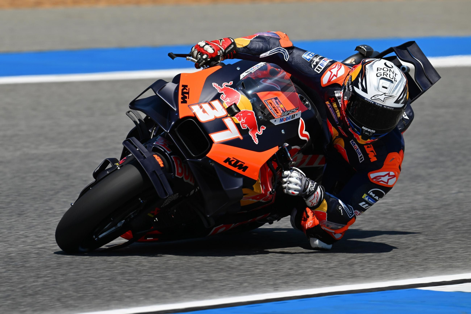 Las fotos del primer triunfo de Marc Márquez en la temporada