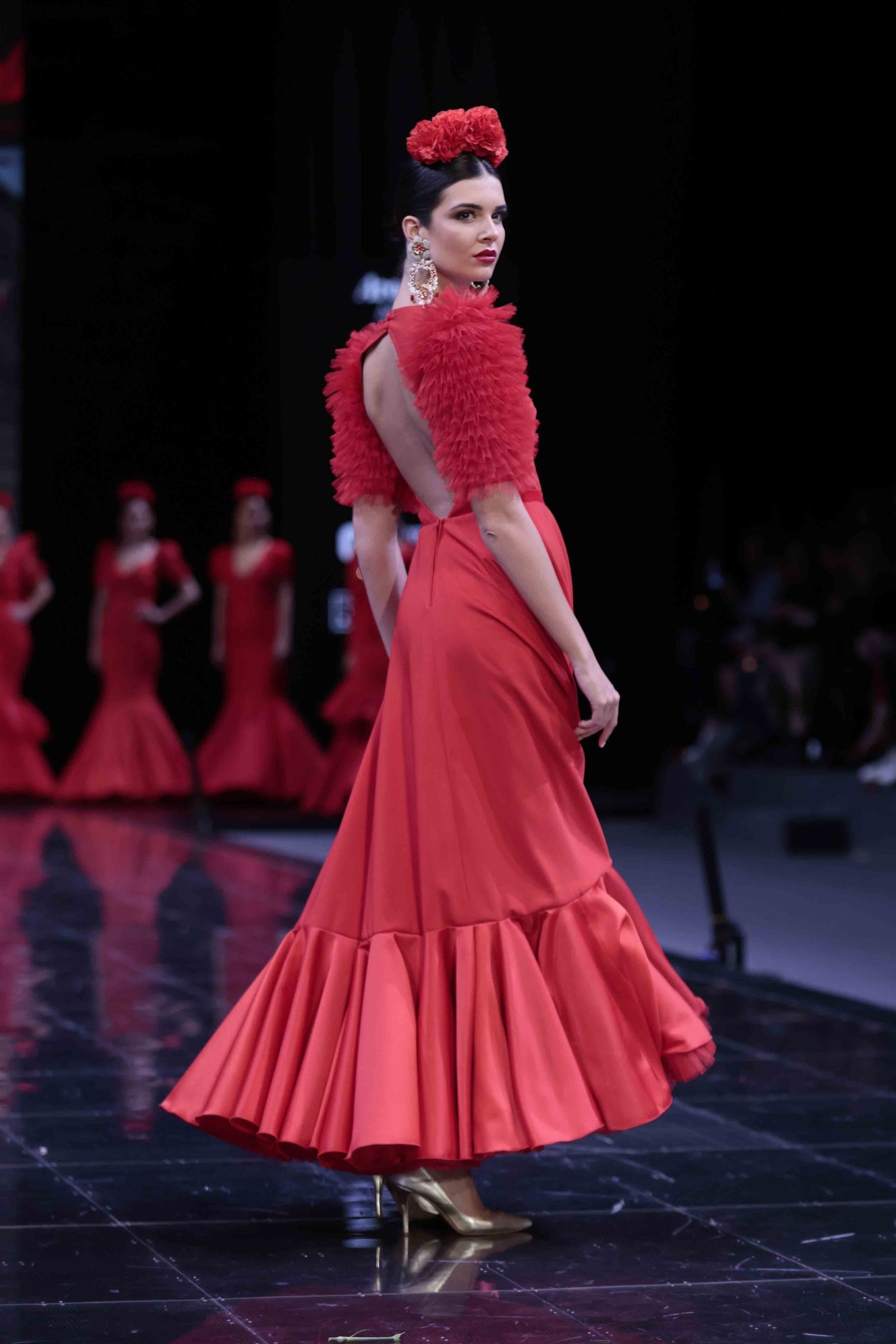 Desfile de Pilar Rubio en SIMOF de 2024, todas las fotos