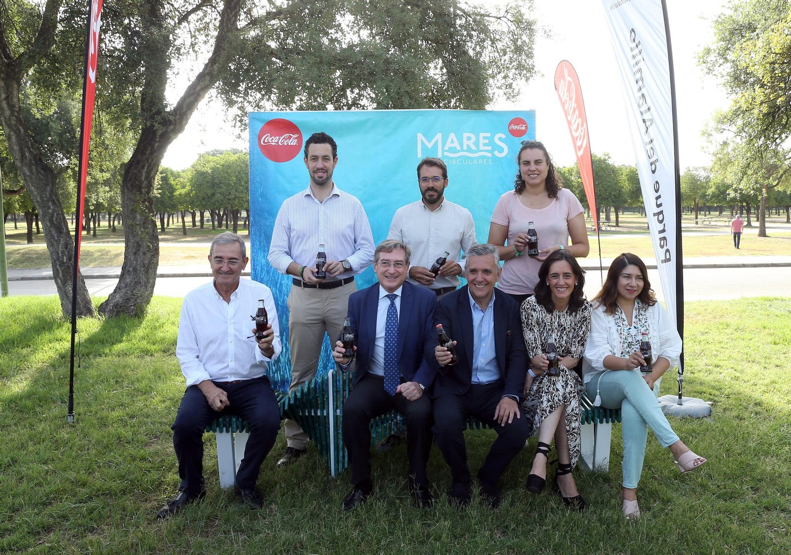 El banco de mares circulares de Coca-Cola fabricado con basura marina está en el Alamillo