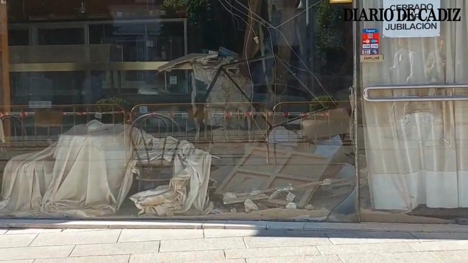 Así ha quedado La Mallorquina de San Fernando tras desprenderse parte de su techo