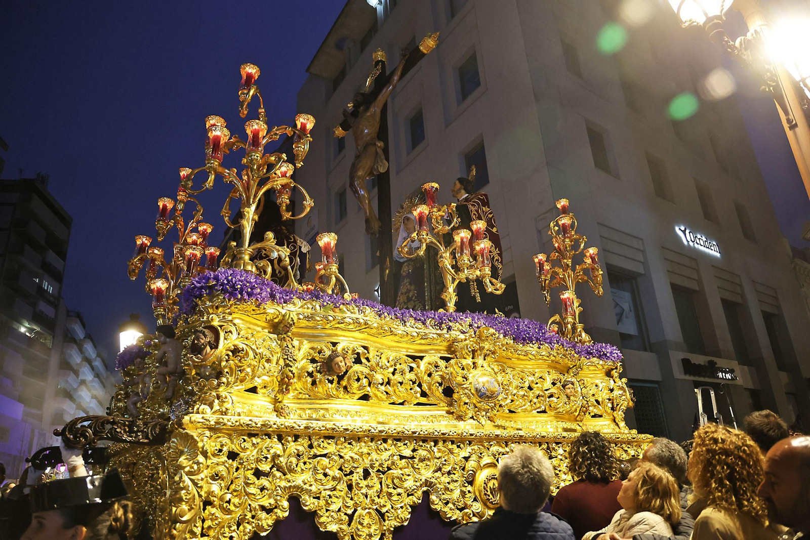 Miércoles Santo: La Hermandad de La Esperanza por las calles de Huelva
