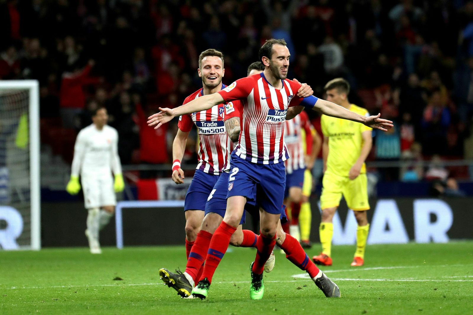 Godín celebra un gol