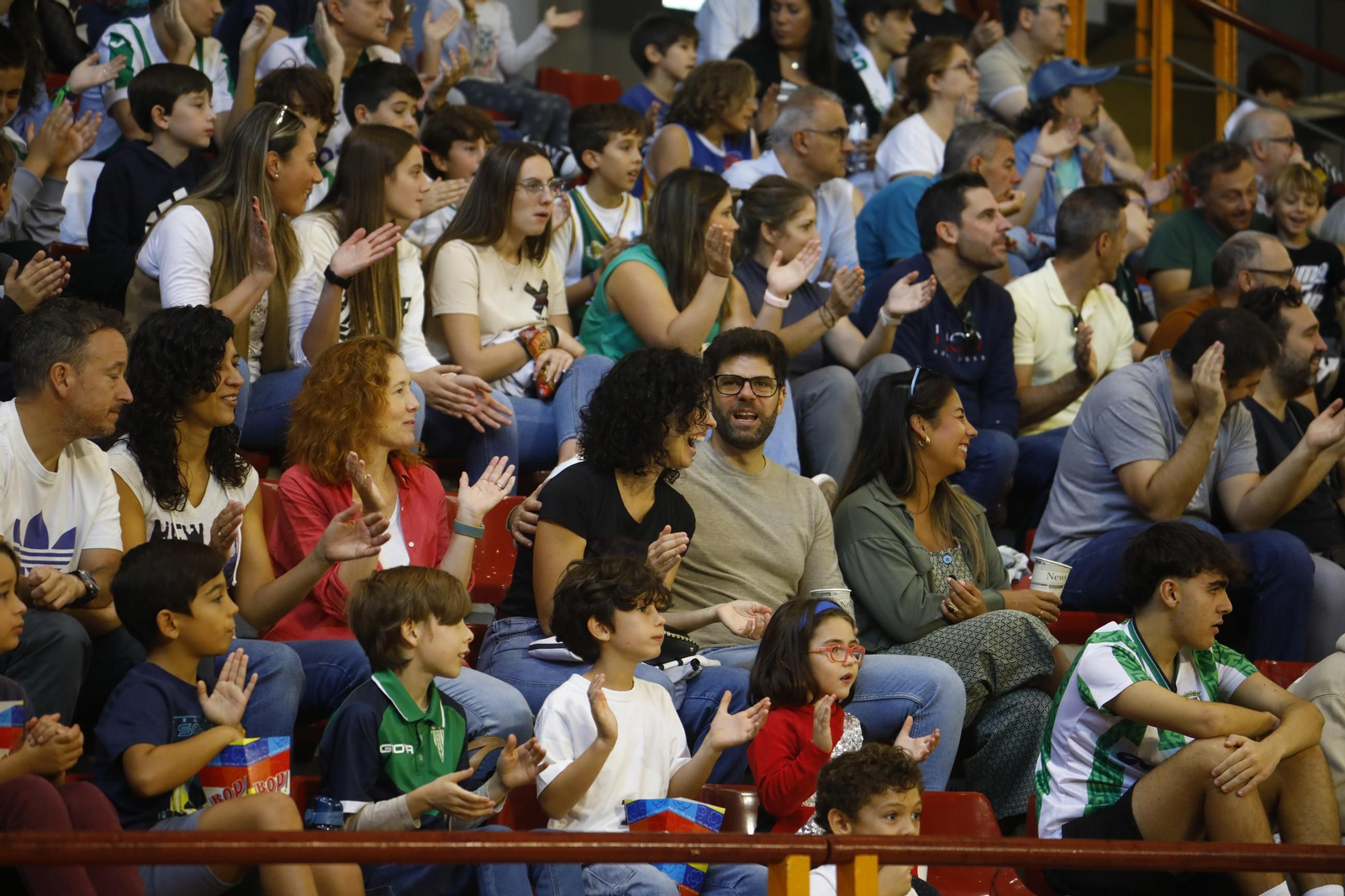 Las mejores fotos del ambiente en Vista Alegre para el Coto Córdoba - Clínica Ponferrada
