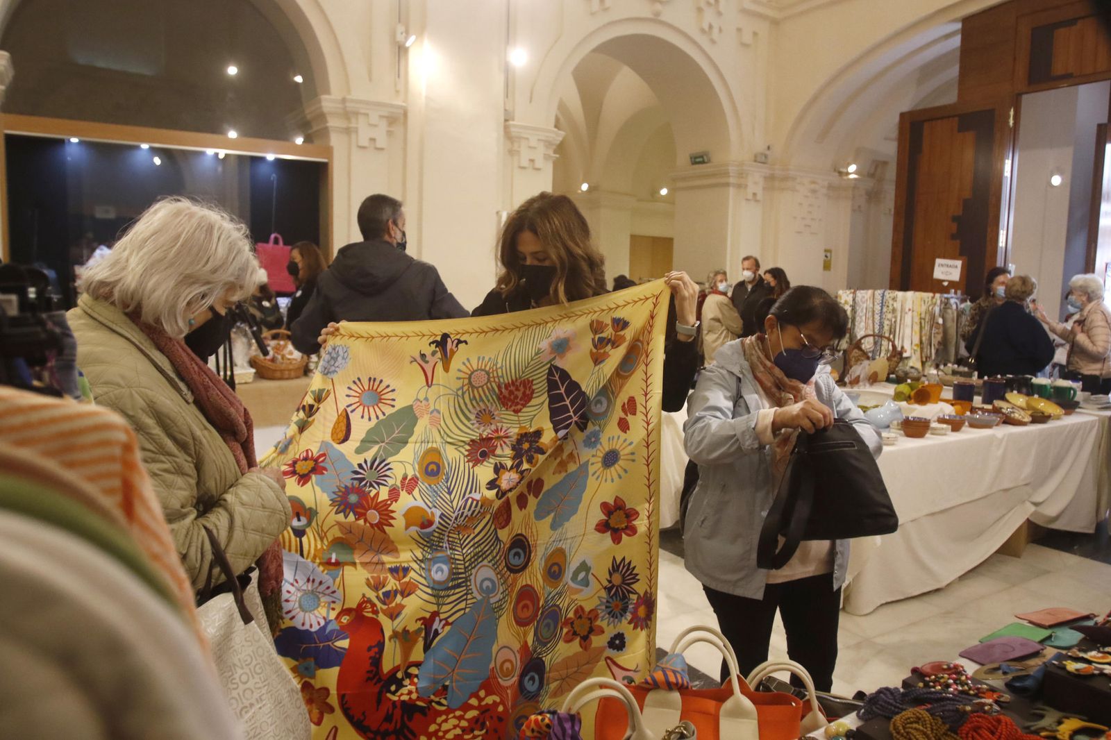 Así es el Baratillo de Primavera de Adevida en Córdoba, en imágenes