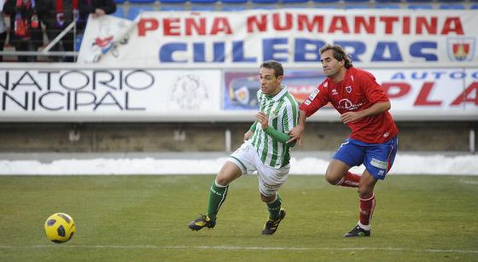 El Betis consolida aún más su liderato tras ganar en Soria al Numancia. / LOF