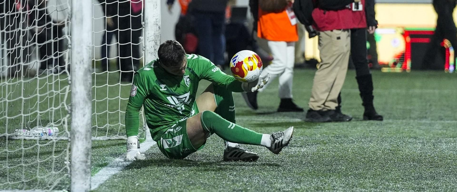 Matías Árbol se lamenta tras encajar el último penalti de Ilyas.