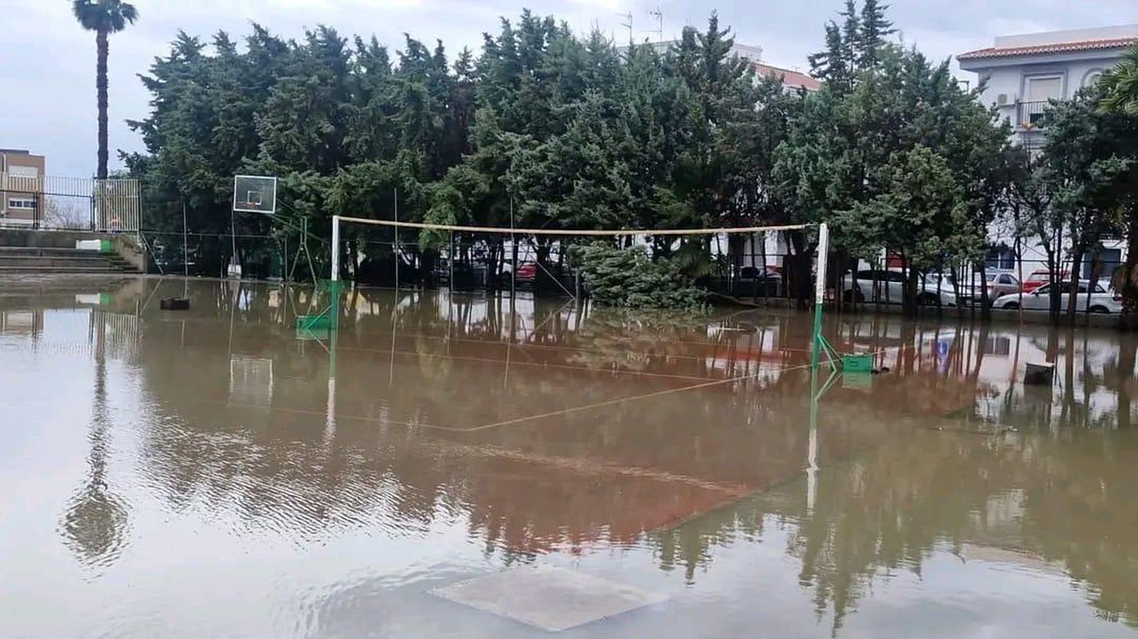 Estado del IES Mediterráneo de Salobreña durante el paso de una de las borrascas.