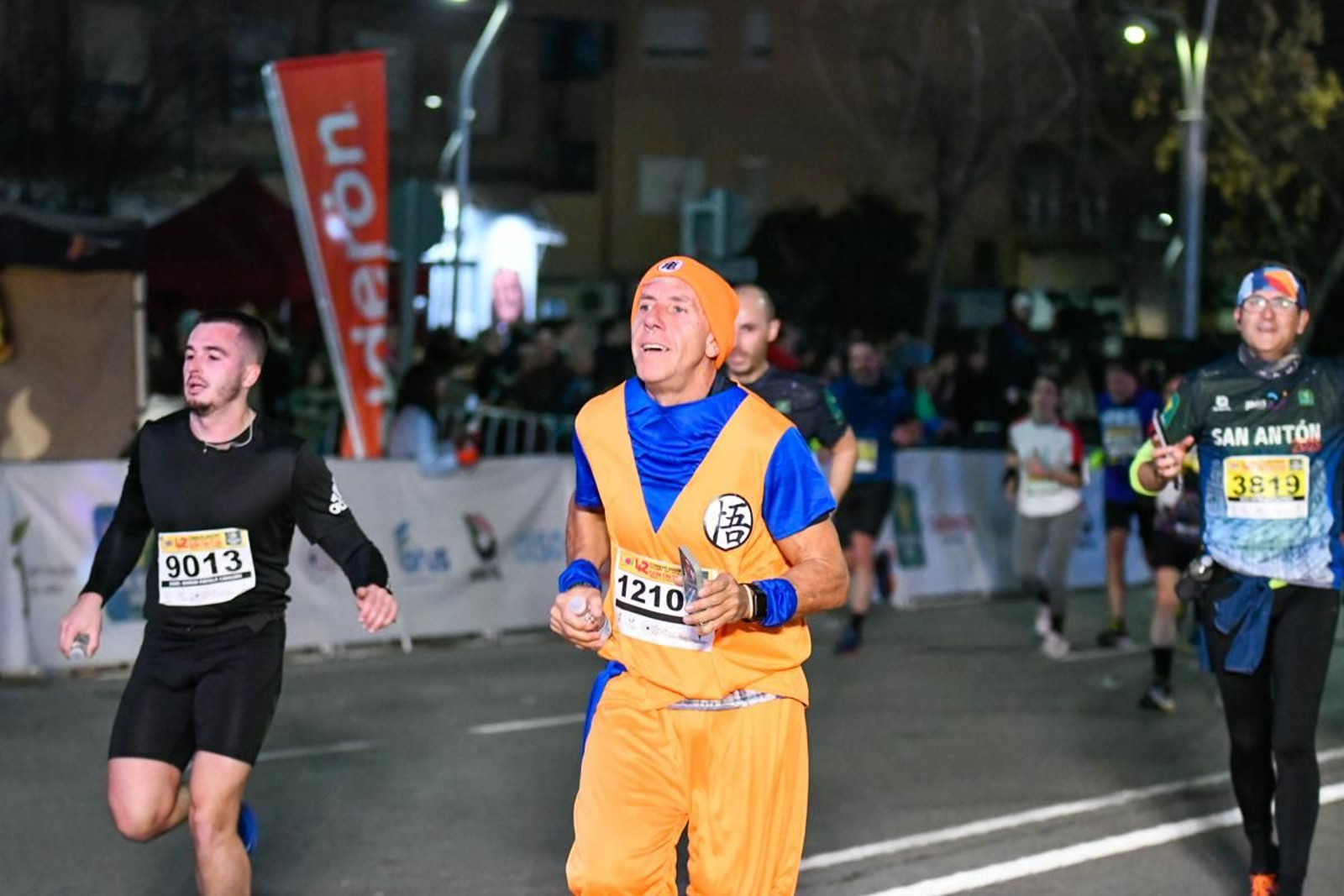 En imágenes: búscate en tu llegada a meta de la Carrera de San Antón 2025 (9)