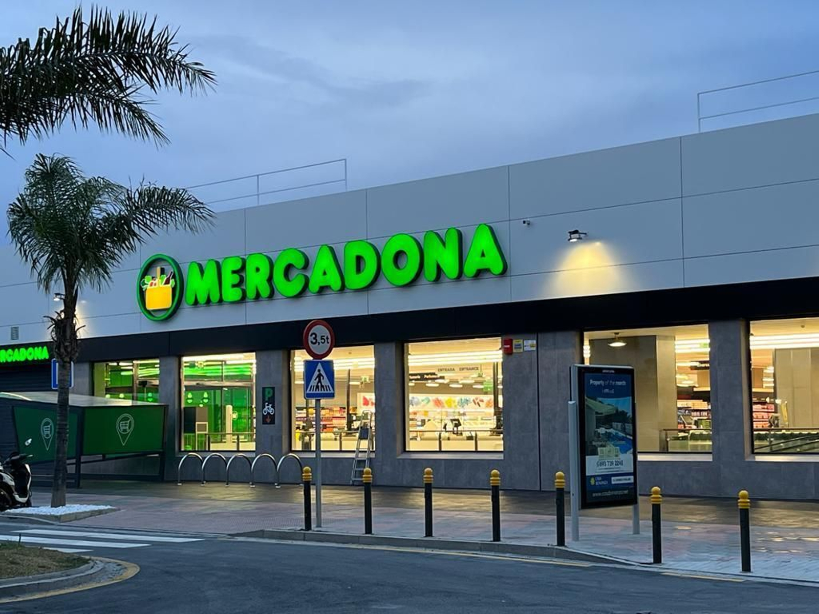 Mercadona reabre su supermercado de Almuñécar tras el proceso de reforma
