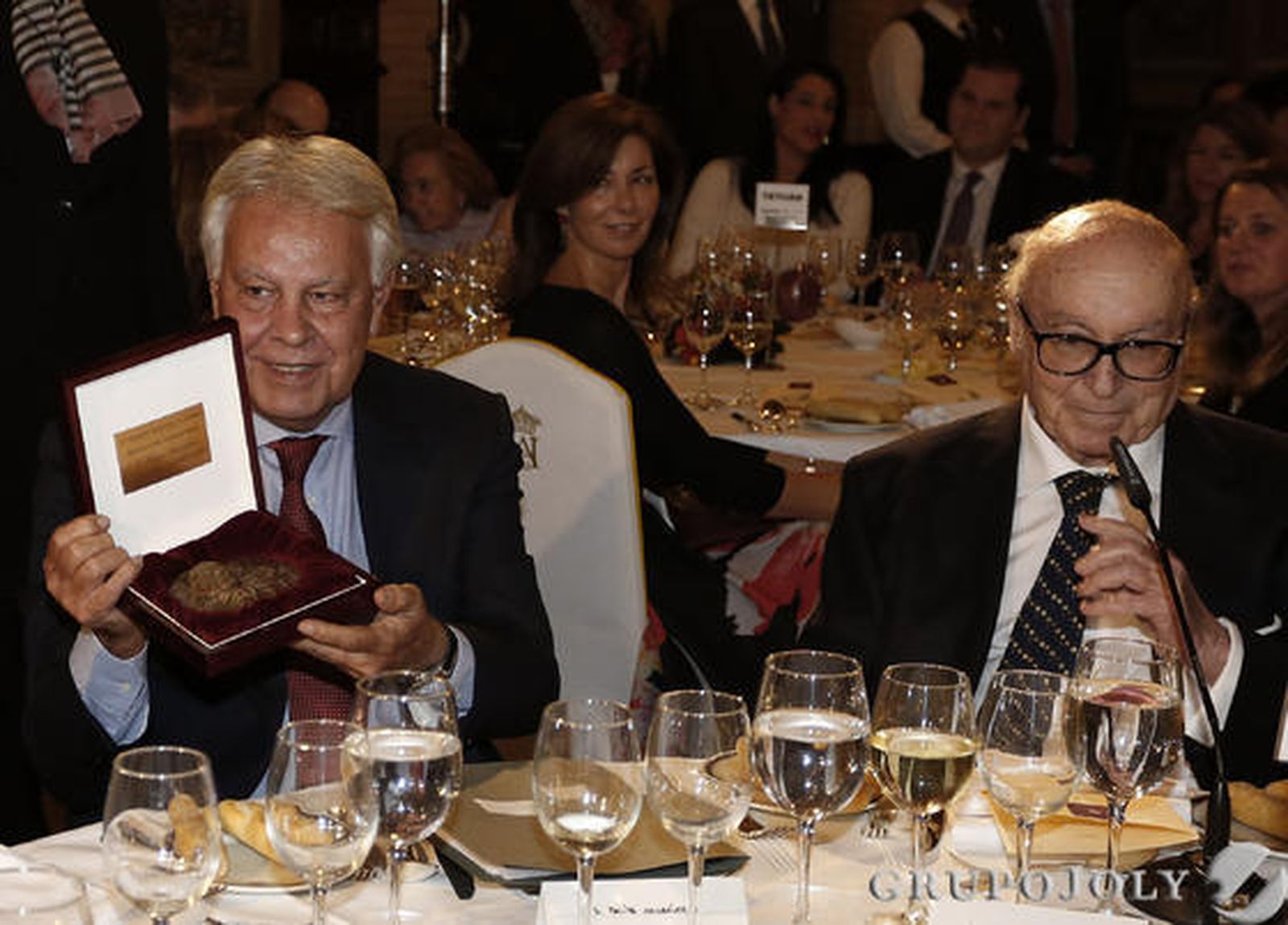 Felipe González y Manuel Clavero./Antonio Pizarro/Juan Carlos Vázquez/ Juan Carlos Muñoz/Belén Vargas