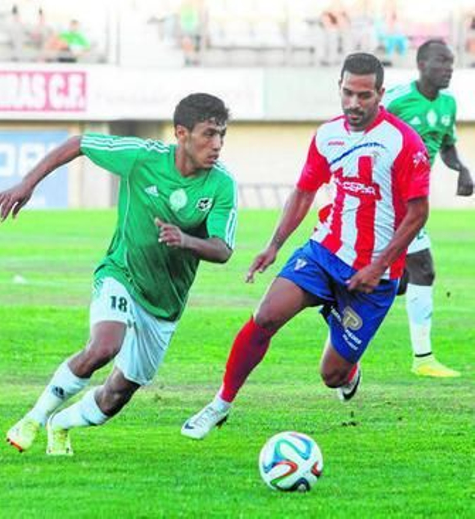 El algecirista Antonio Jesús persigue al marroquí Abdelilah.