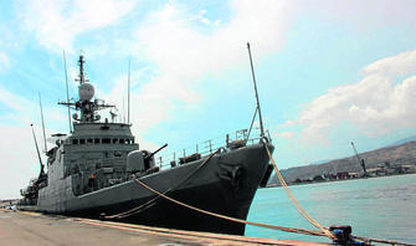 El Puerto recibe al imponente 'Infanta Elena', patrullero de la Armada española