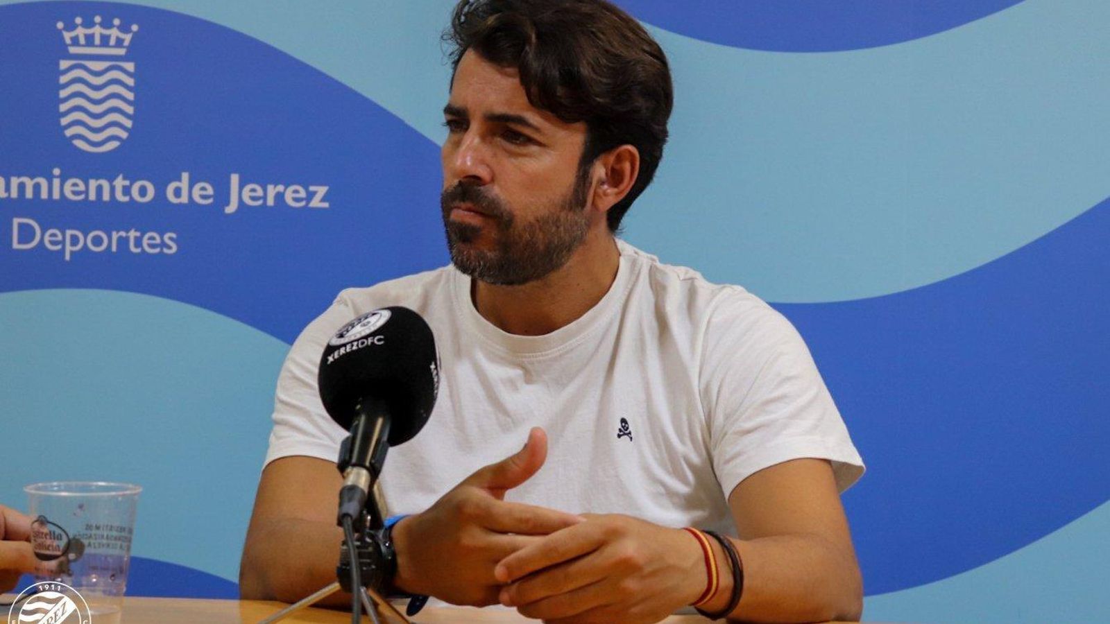 Edu Espada, en un momento de su entrevista a los medios del club.