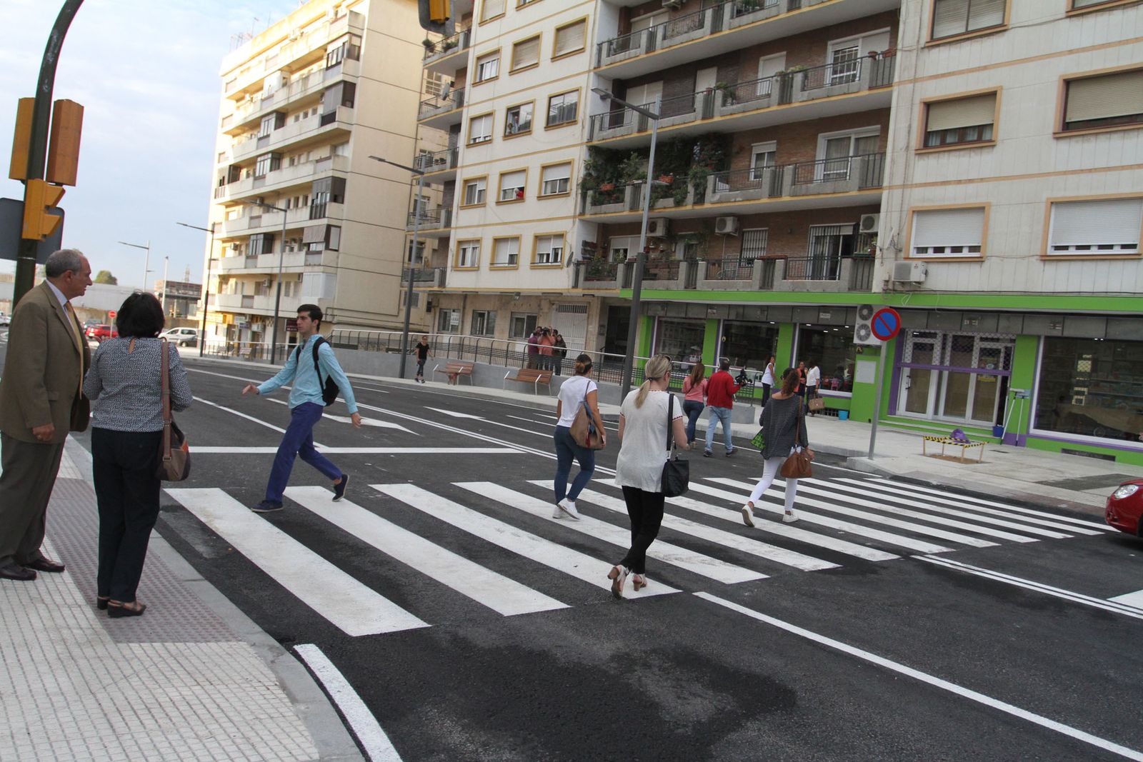 Reapertura de la Avenida de Cádiz al tráfico.