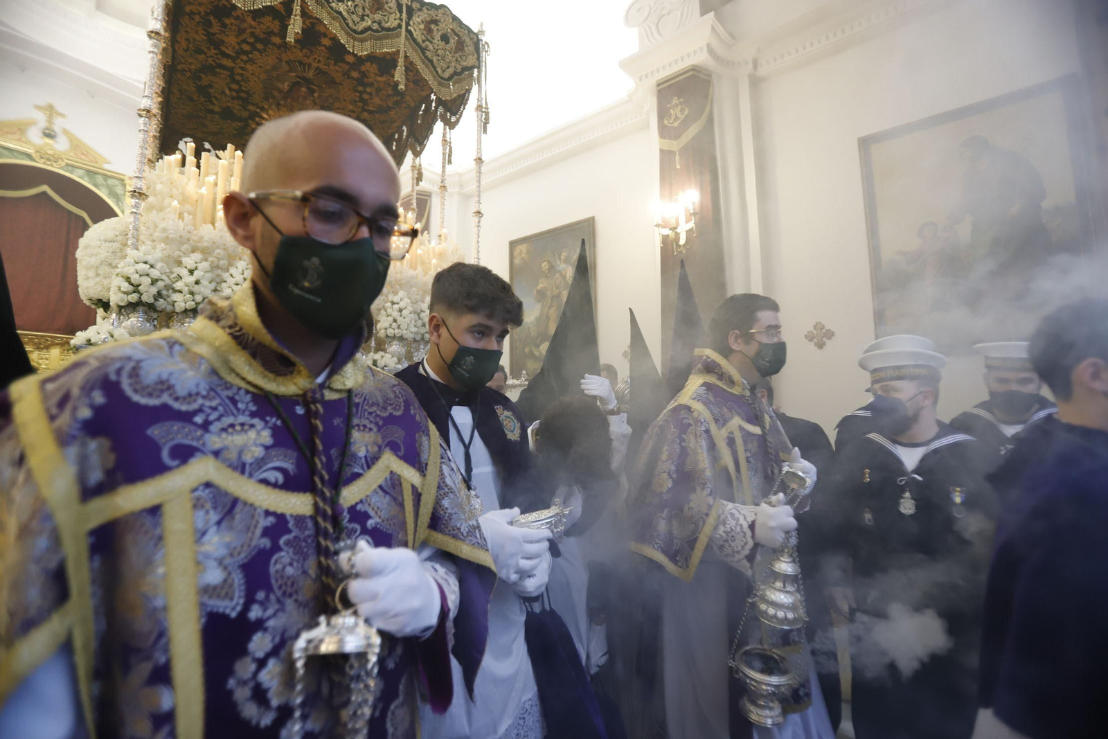 Imágenes de la estación de penitencia de la Hermandad de La Esperanza de Huelva