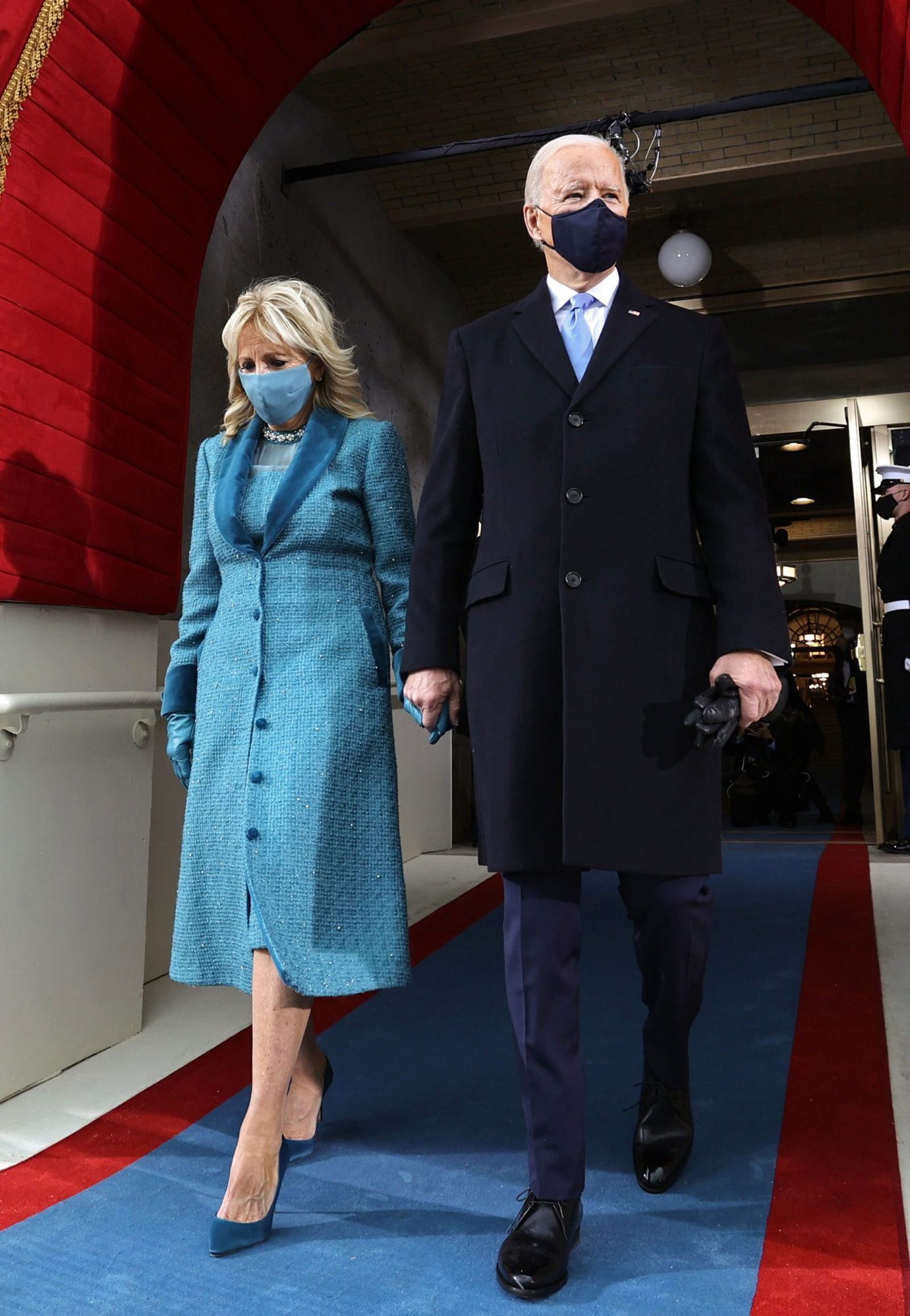Jill Biden, con su 'look' azul para su primer acto como primera dama de EE UU.