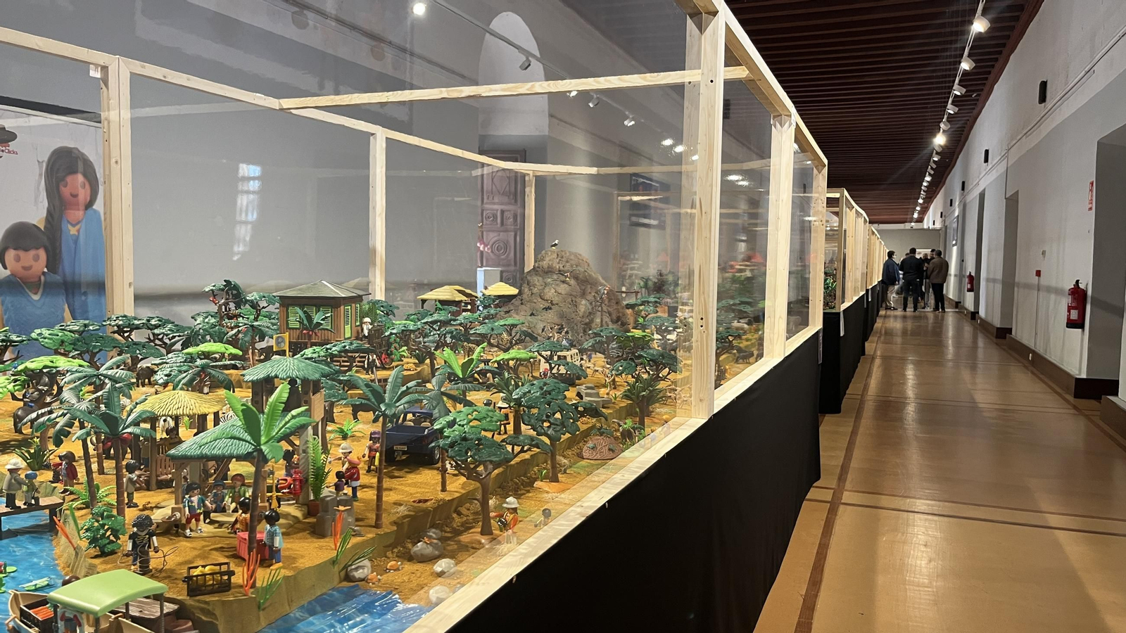 En imágenes: las míticas figuras de Playmobil cumplen 50 años con esta exposición En imágenes: las míticas figuras de Playmobil cumplen 50 años con esta exposición