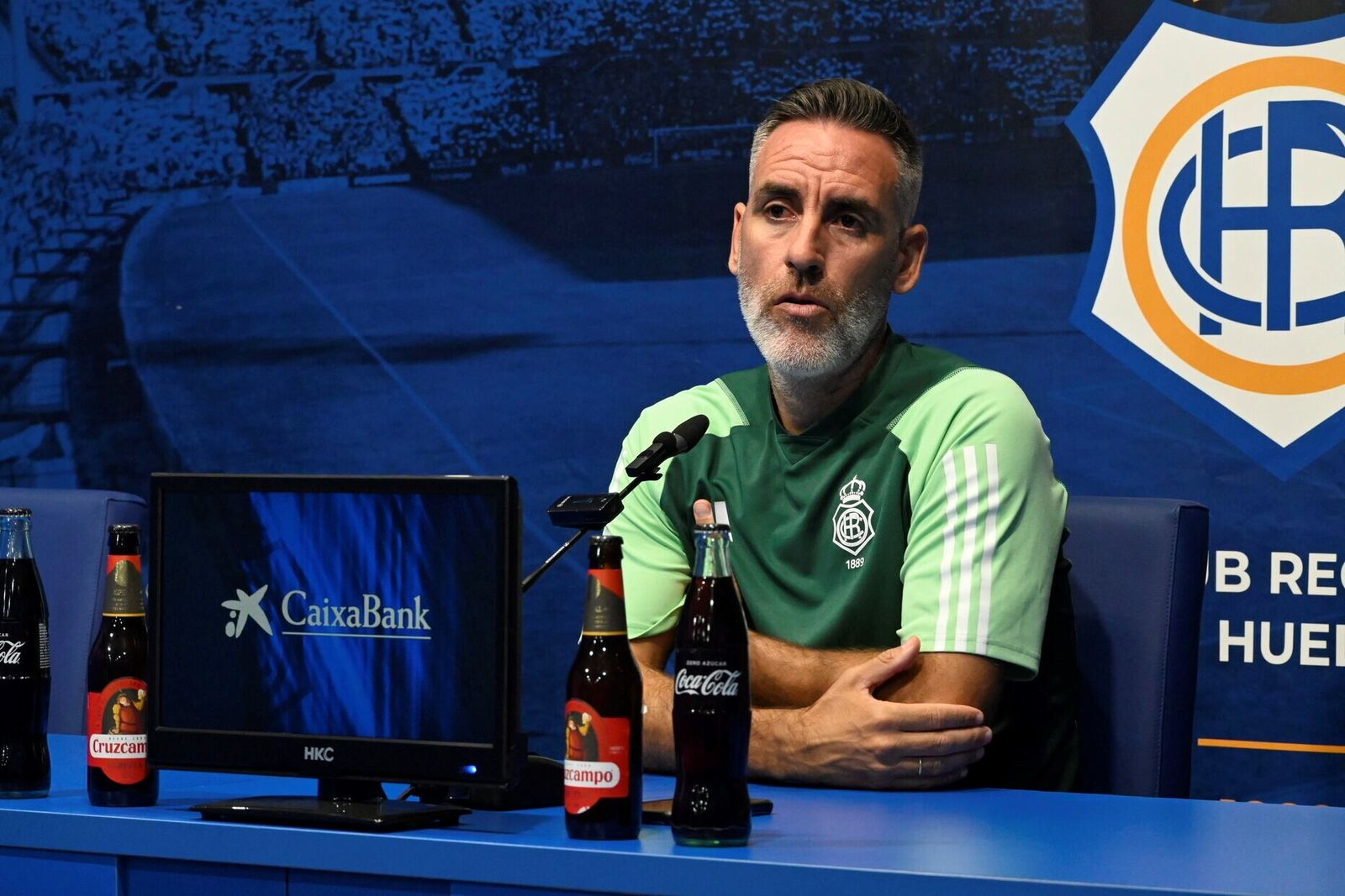 El entrenador del Recre, Abel Gómez, en rueda de prensa en una imagen de archivo.