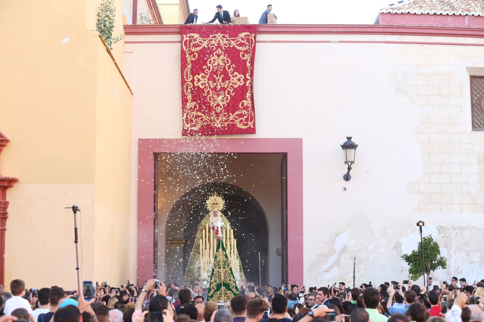 La Virgen de la Esperanza abandona Santo Domingo después de la celebración de los cultos por el 375 aniversario fundacional