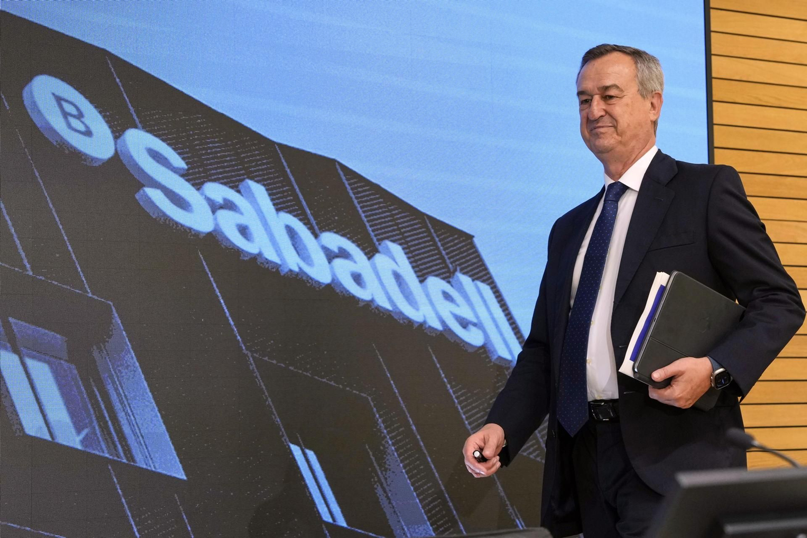 César González-Bueno, CEO de Banco Sabadell, en la sede del banco en Sant Cugat, donde presentó el plan estratégico y los resultados hasta junio.