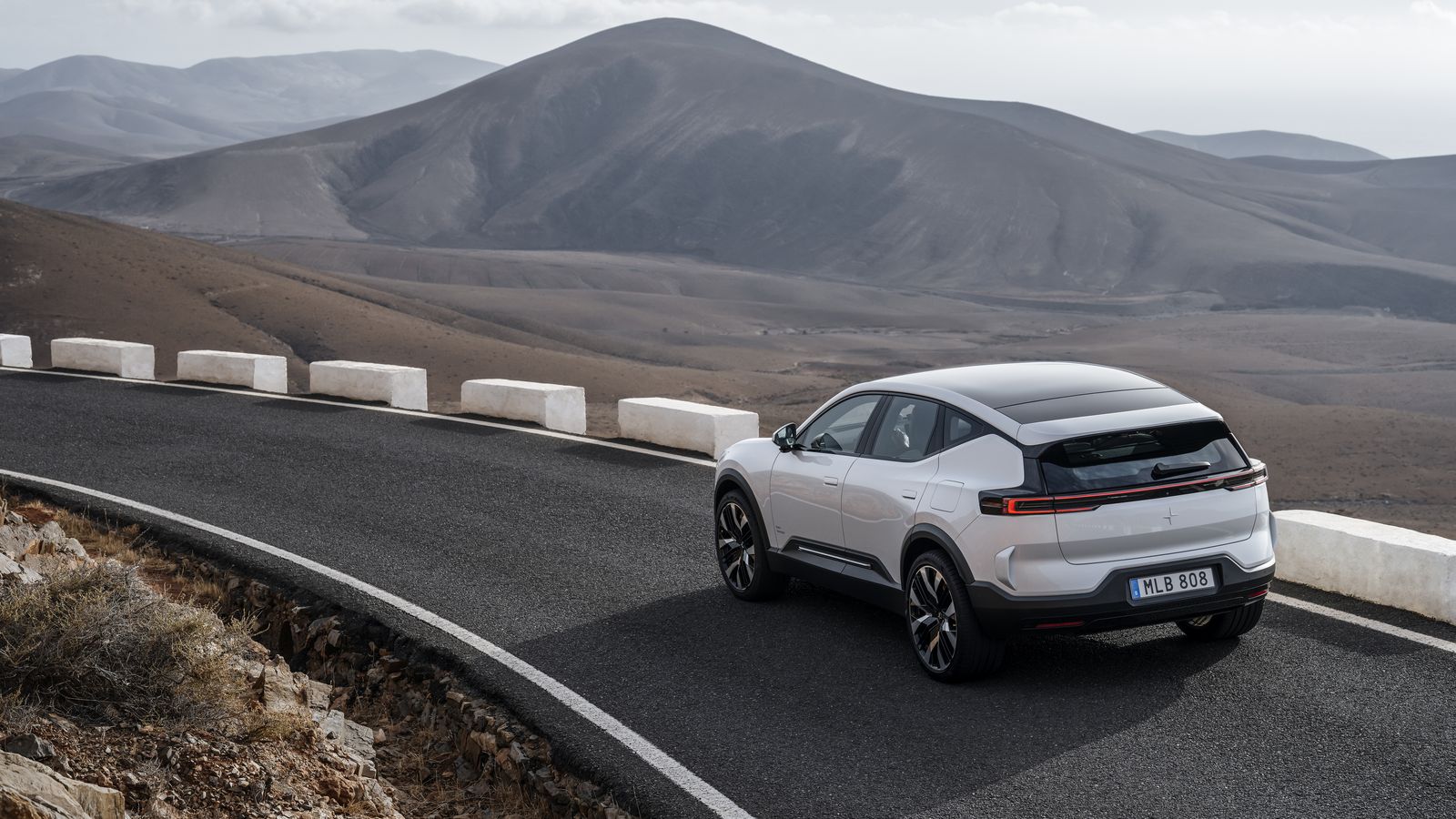 Tanto los muelles neumáticos como la amortiguación regulable forman parte del equipamiento de serie de este SUV.