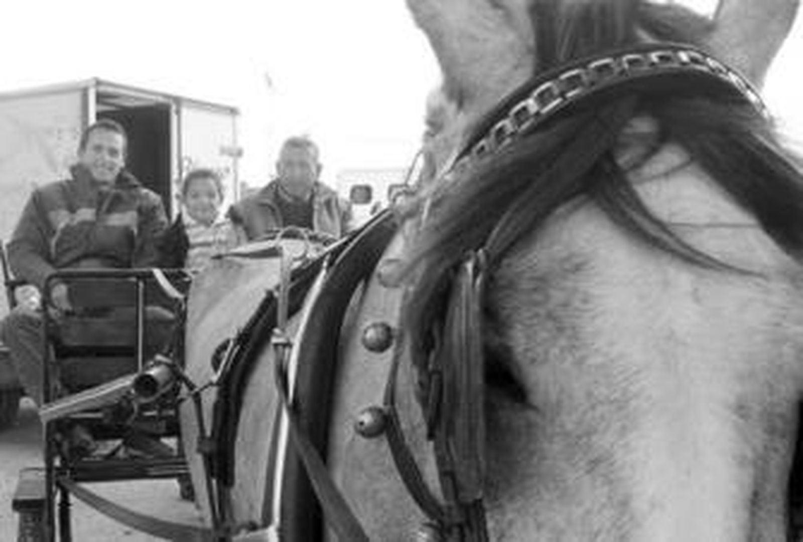 Varias generaciones de la familia Rodríguez acudieron en su carro desde la pedanía de Las Labores.