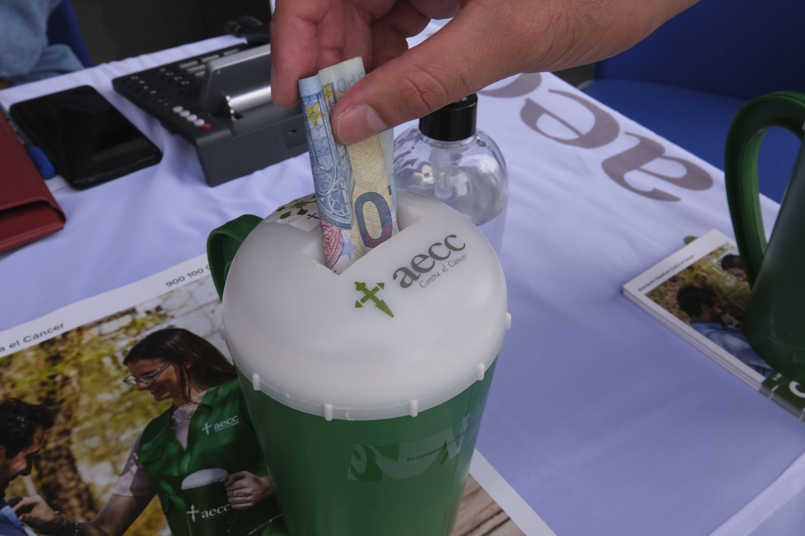 Cuestación de la AECC contra el cáncer en Almería