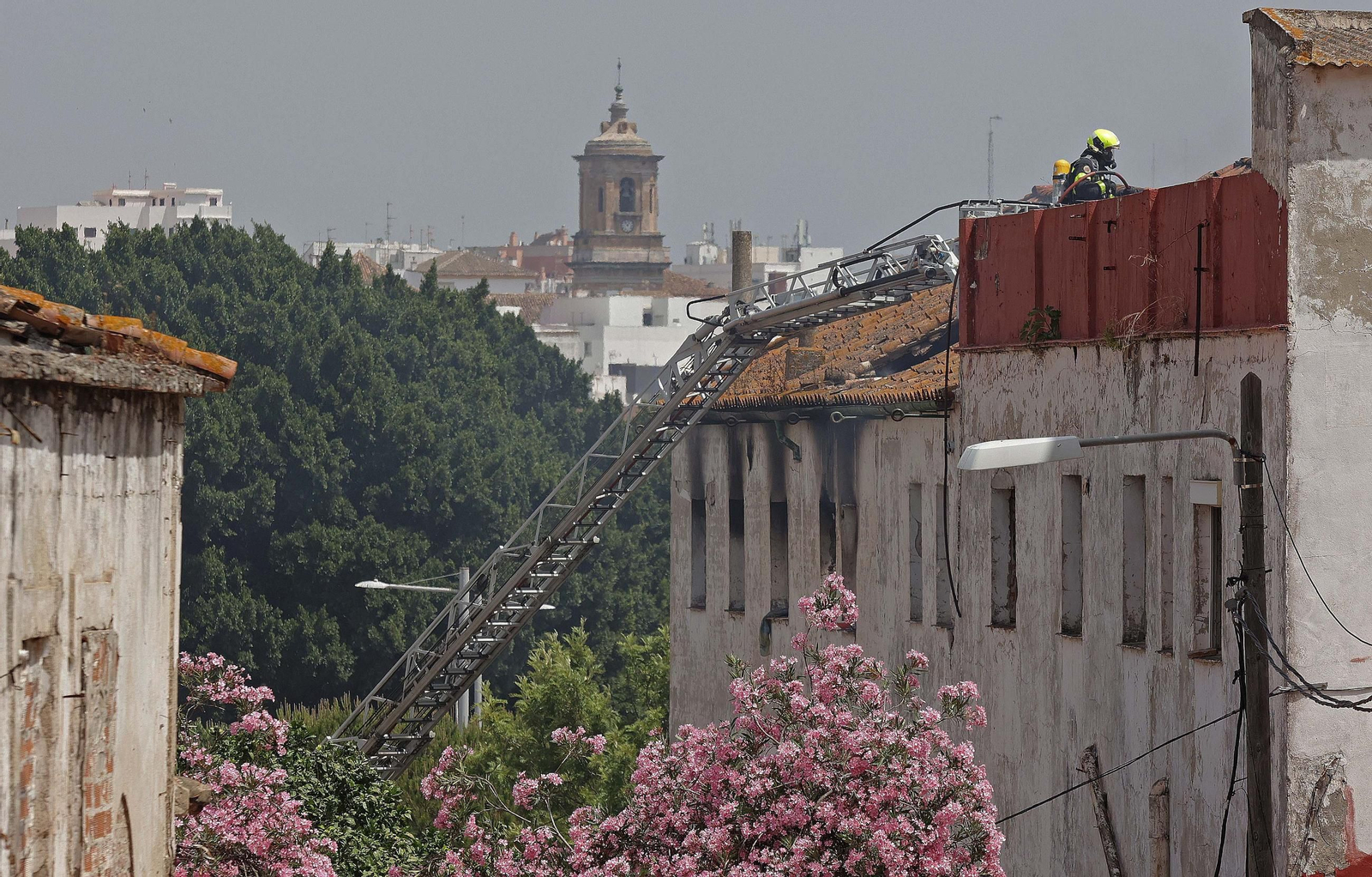 Fotos del incendio en el Patio de Soto en Algeciras Fotos del incendio del Patio de Soto en Algeciras