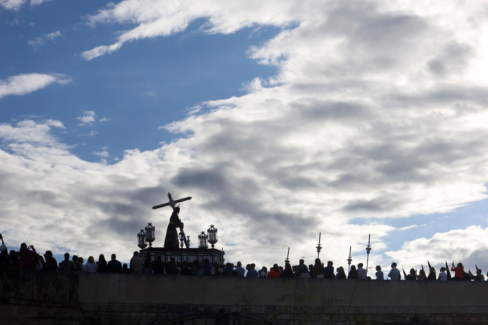 La procesión de la Vera-Cruz en este Domingo de Ramos de Córdoba, en imágenes