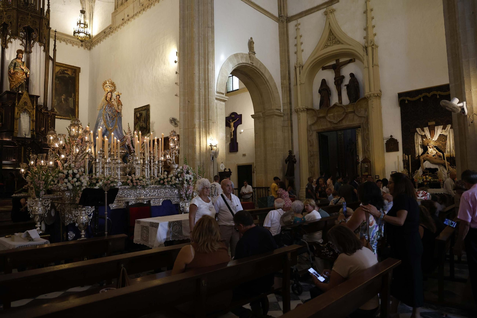 Las fotos del paso bajo el manto de la Virgen de la Luz de Tarifa