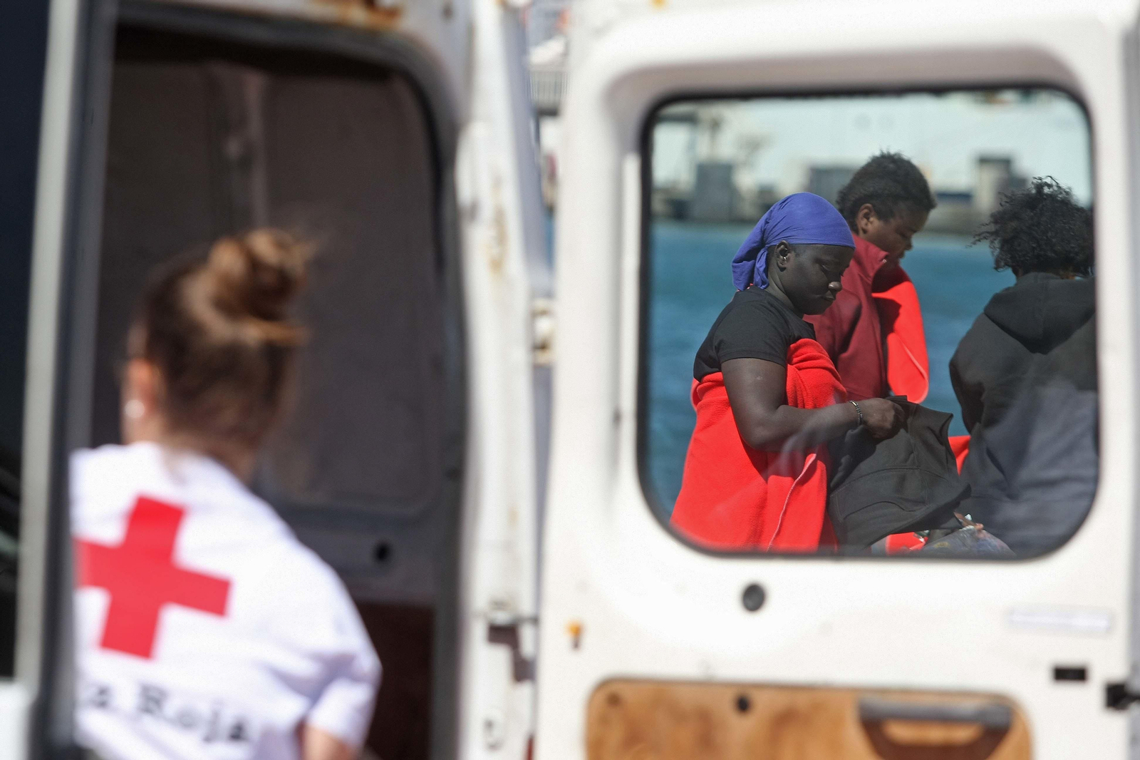 Cientos de migrantes esperan destino acogidos en el Campo de Gibraltar