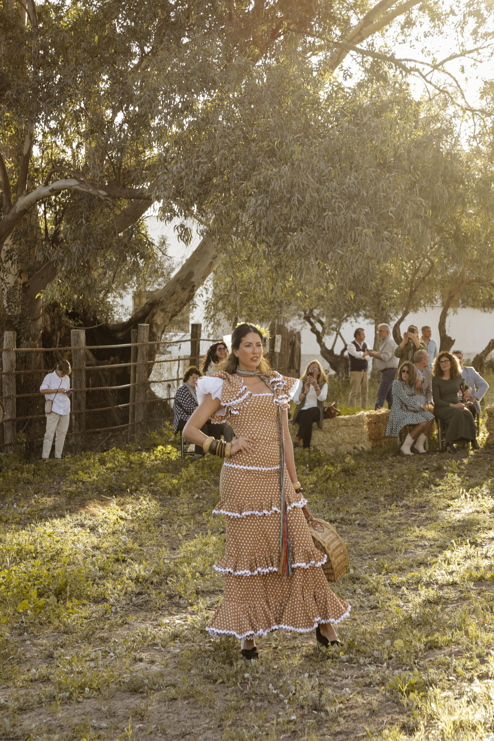 El Rocío 2023: Así es la nueva colección de moda flamenca de Gil Ortiz