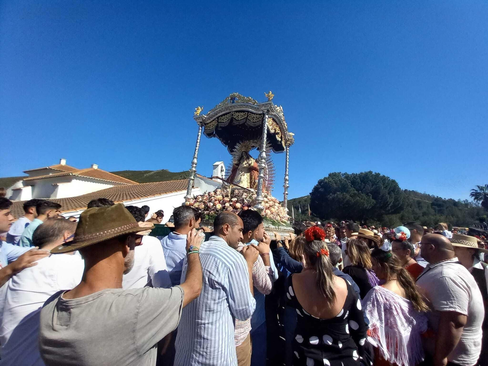 La Romería de Nuestra Señora de la Coronada en Calañas, en imágenes