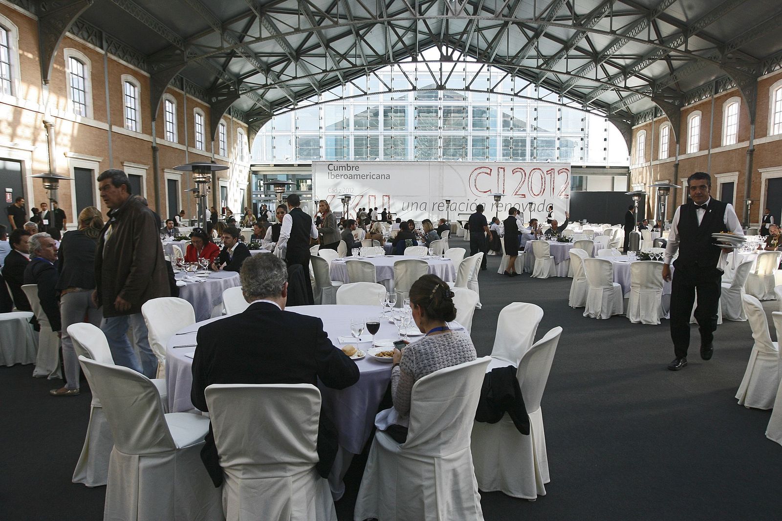 Interior de la nave principal de la antigua estación durante los eventos de la Cumbre Iberoamericana de 2012.